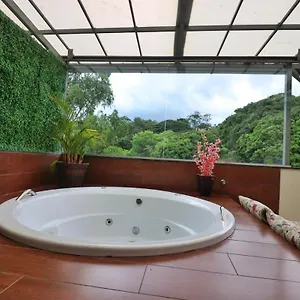 Casa Com Hidro, 16 Km Do Centro De Bh Vakantiehuis