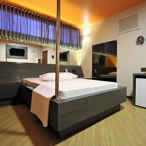 Status Hotel del amor *